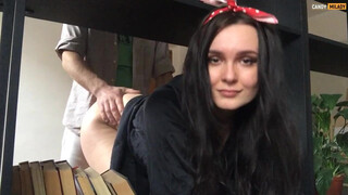 Took advantage of the fact that the adult stepmom was stuck and fucked her in the pussy